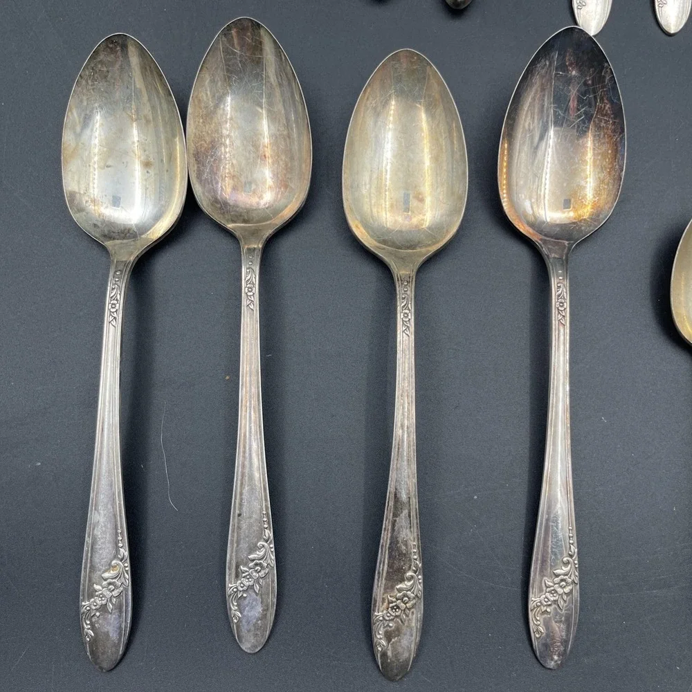 Oneida Queen Bess II Tudor Plate Silverplate Flatware Lot 20 Pc Serving Spoons